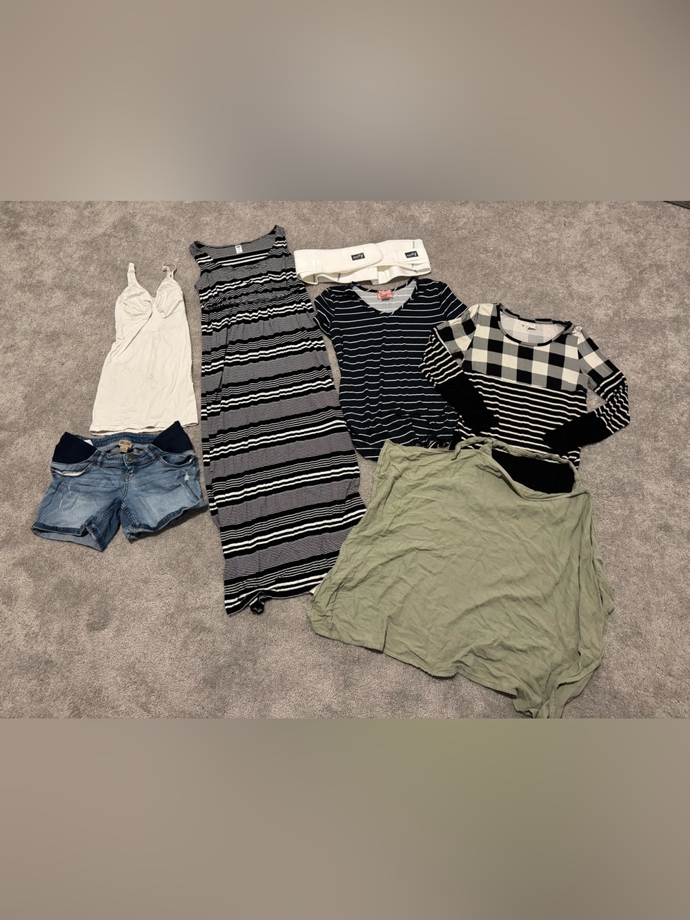 Maternity/nursing clothing bundle